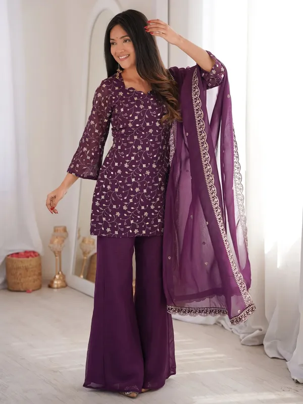 Women_Ethnic_Motifs_Embroidered_Regular_Thread_Work_Kurti_with_Palazzos_&_With_Dupatta