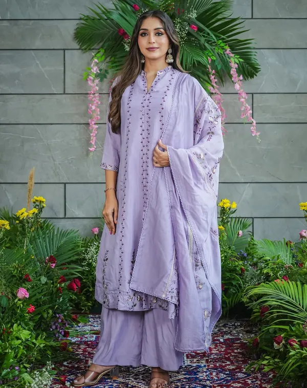 Women_Ethnic_Motifs_Embroidered_Regular_Thread_Work_Pure_Cotton_Kurta_with_Palazzos_&_With_Dupatta