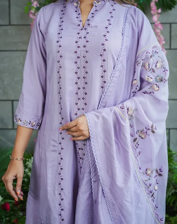 Women_Ethnic_Motifs_Embroidered_Regular_Thread_Work_Pure_Cotton_Kurta_with_Palazzos_&_With_Dupatta