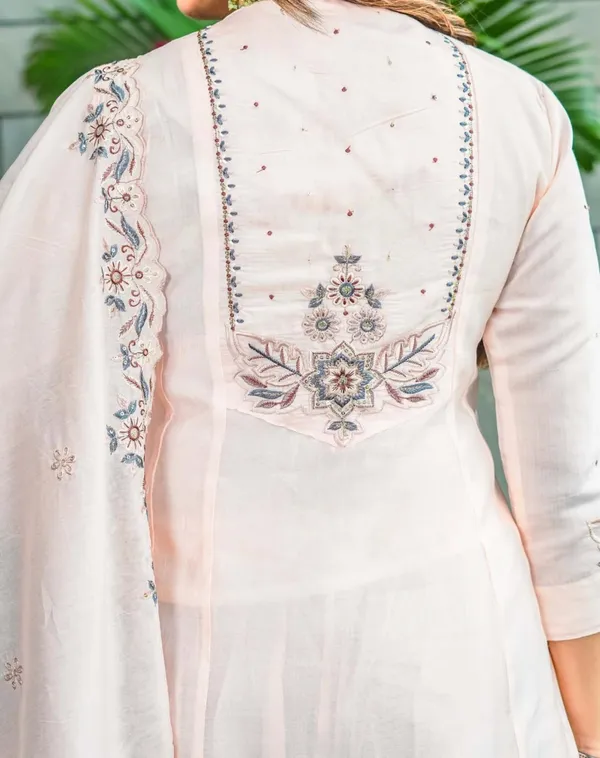 Women_Ethnic_Motifs_Embroidered_Regular_Thread_Work_Pure_Cotton_Kurta_with_Trousers_&_With