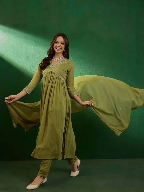 Alia_Cut_Embroidered_V-Neck_Kurta_With_Trousers_&_Dupatta