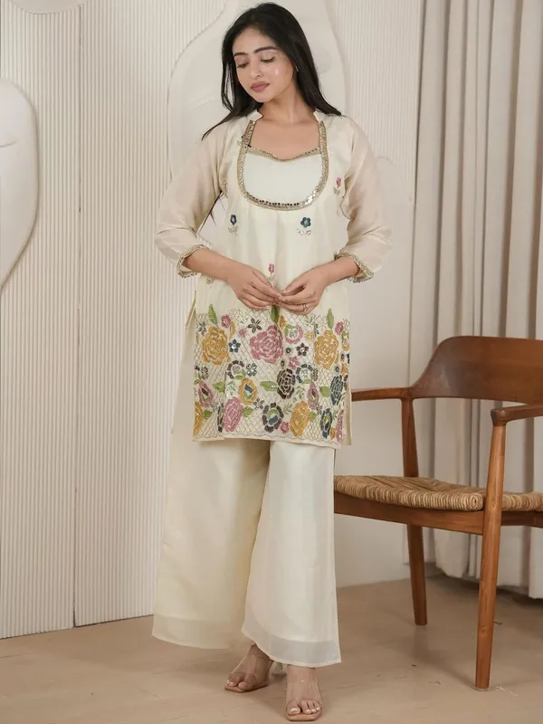 Women_Floral_Embroidered_Regular_Mirror_Work_Kurta_with_Palazzos