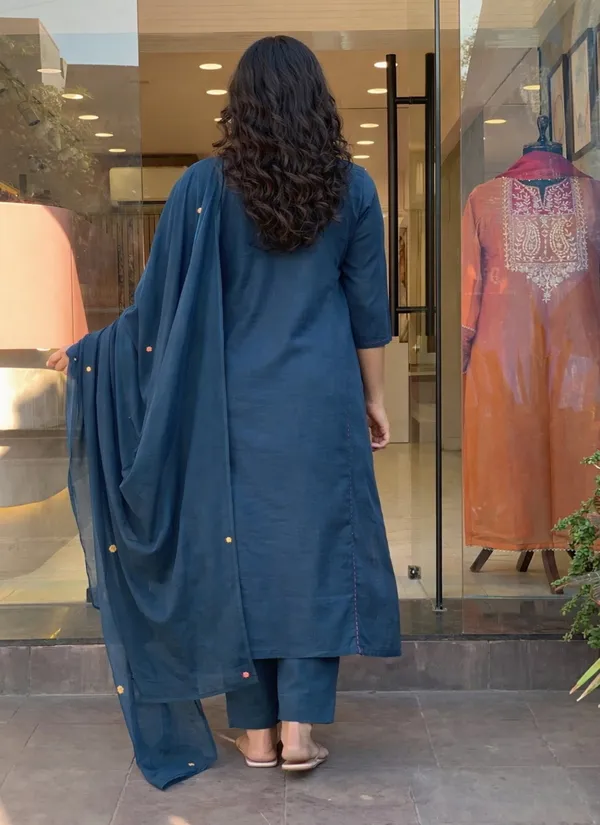 Women_Floral_Embroidered_Regular_Thread_Work_Kurta_with_Trousers_&_With_Dupatta