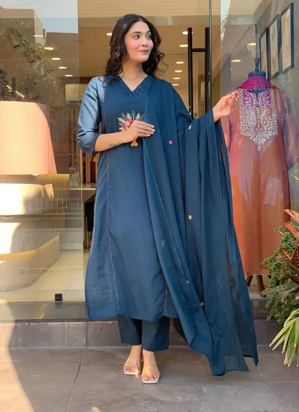 Women_Floral_Embroidered_Regular_Thread_Work_Kurta_with_Trousers_&_With_Dupatta