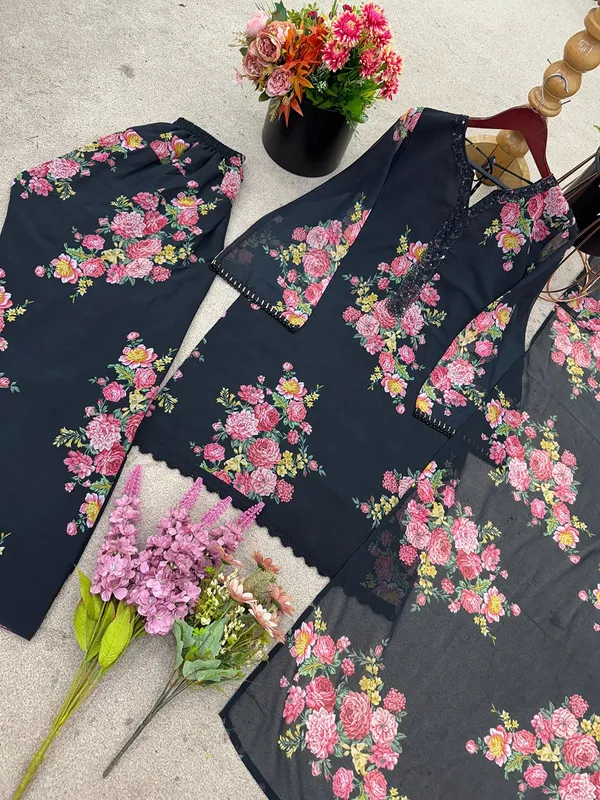 Women_Floral_Printed_Regular_Kurta_with_Patiala_&_With_Dupatta