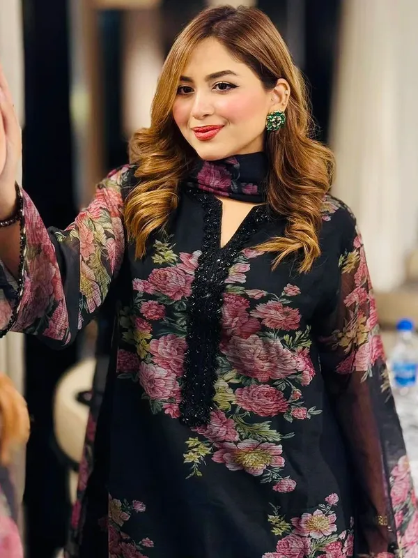 Women_Floral_Printed_Regular_Kurta_with_Patiala_&_With_Dupatta