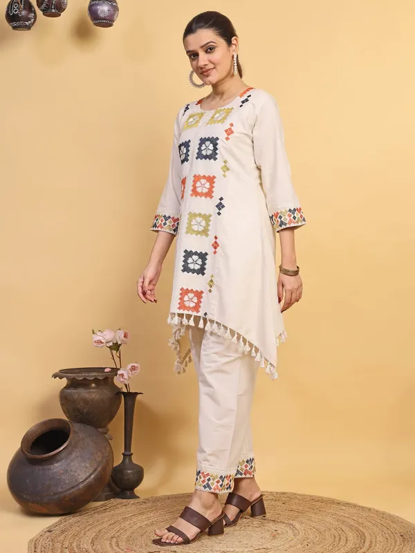 Women's_Off_White_Multicolor_Embroidered_Asymmetrical_Kurta_Palazzo_Set