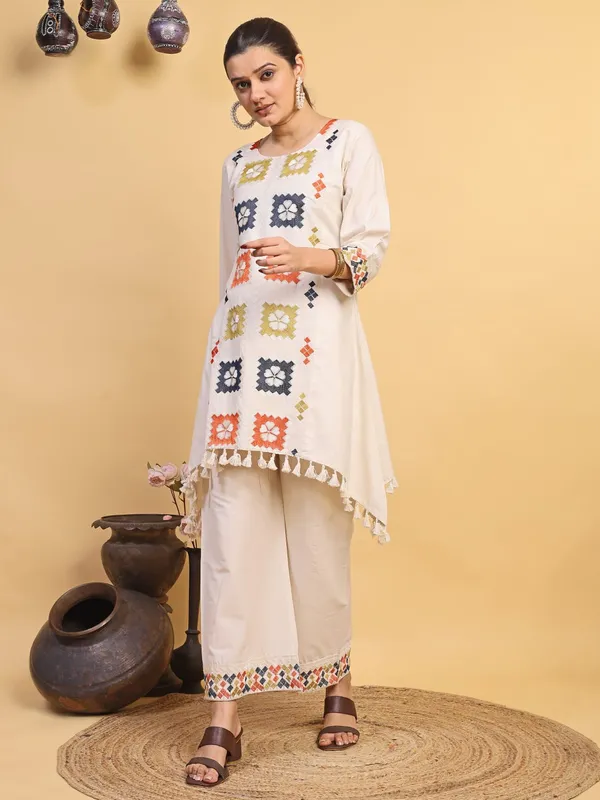 Women's_Off_White_Multicolor_Embroidered_Asymmetrical_Kurta_Palazzo_Set