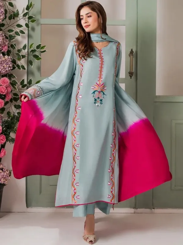 Women_Ethnic_Motifs_Embroidered_Regular_Thread_Work_Silk_Crepe_Kurta_With_Trousers_With_Dupatta