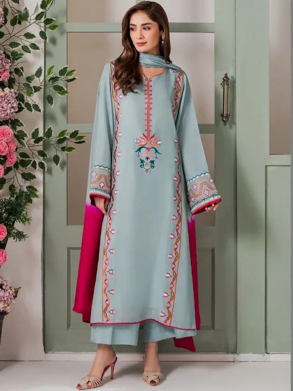 Women_Ethnic_Motifs_Embroidered_Regular_Thread_Work_Silk_Crepe_Kurta_With_Trousers_With_Dupatta