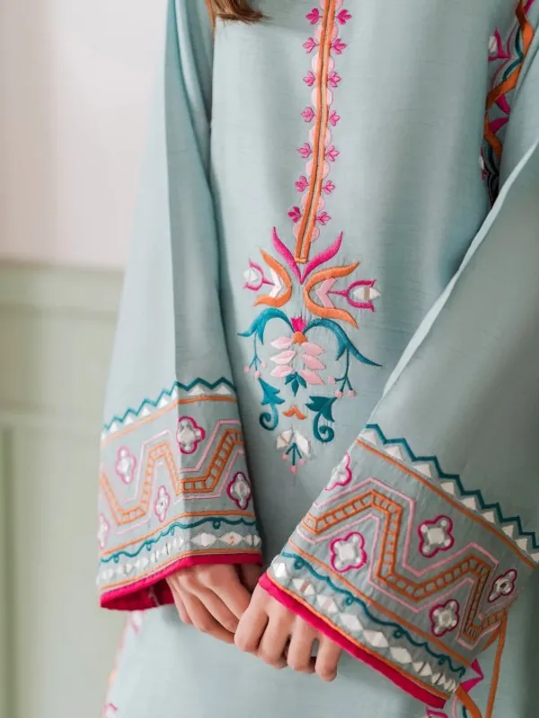 Women_Ethnic_Motifs_Embroidered_Regular_Thread_Work_Silk_Crepe_Kurta_With_Trousers_With_Dupatta