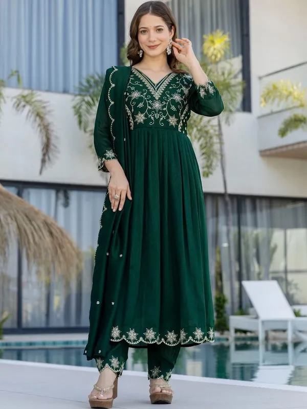 Ethnic_Motifs_Embroidered_Panelled_Thread_Work_Kurta_With_Trousers_And_Dupatta