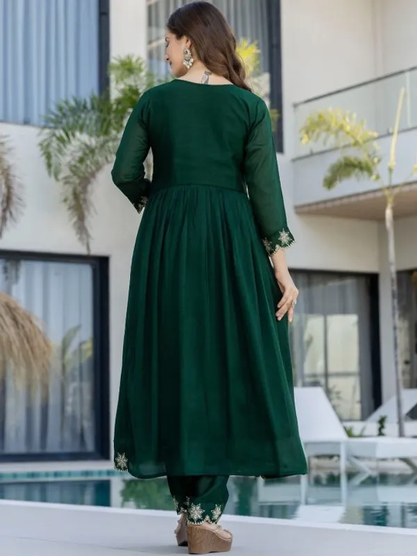 Ethnic_Motifs_Embroidered_Panelled_Thread_Work_Kurta_With_Trousers_And_Dupatta