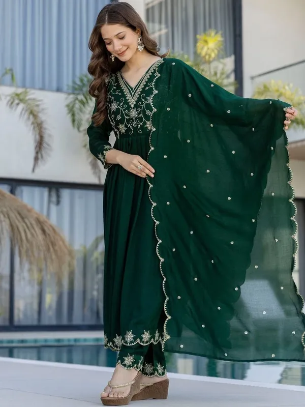 Ethnic_Motifs_Embroidered_Panelled_Thread_Work_Kurta_With_Trousers_And_Dupatta