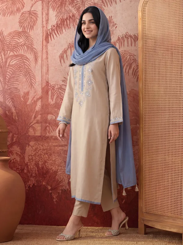Women_Ethnic_Motifs_Embroidered_Regular_Mirror_Work_Chanderi_Silk_Kurta_With_Trousers_With_Dupatta