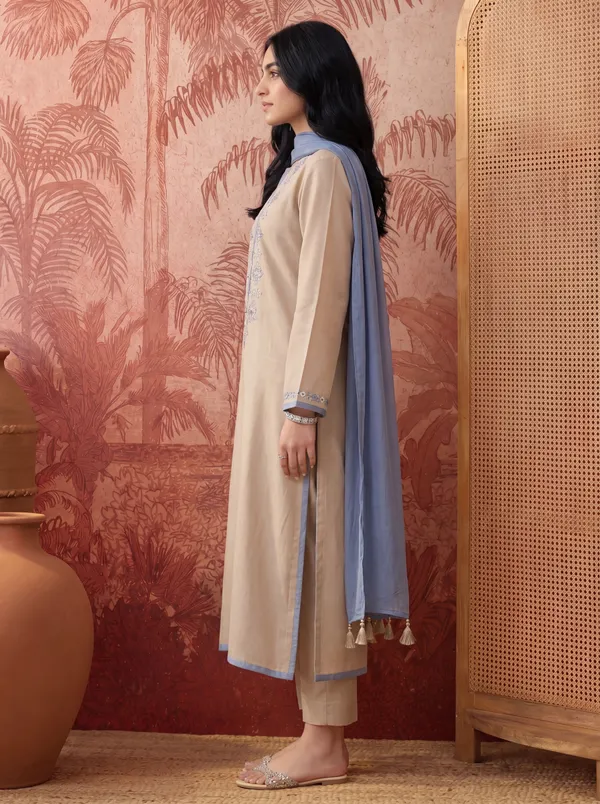Women_Ethnic_Motifs_Embroidered_Regular_Mirror_Work_Chanderi_Silk_Kurta_With_Trousers_With_Dupatta