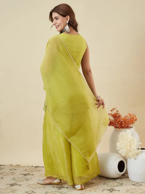 Women_Ethnic_Motifs_Embroidered_Regular_Sequinned_Kurta_With_Palazzos_With_Dupatta
