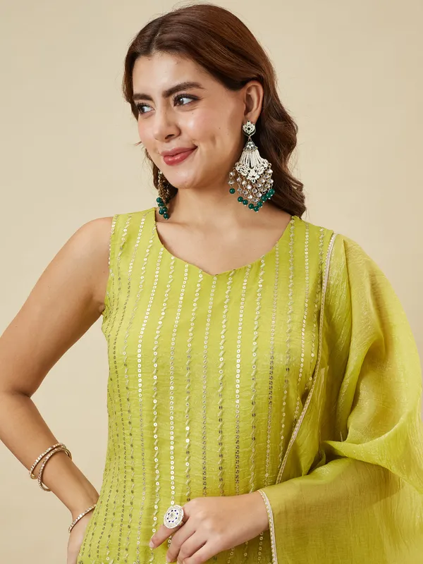 Women_Ethnic_Motifs_Embroidered_Regular_Sequinned_Kurta_With_Palazzos_With_Dupatta