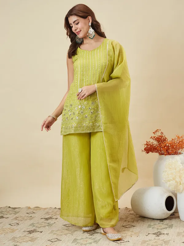 Women_Ethnic_Motifs_Embroidered_Regular_Sequinned_Kurta_With_Palazzos_With_Dupatta