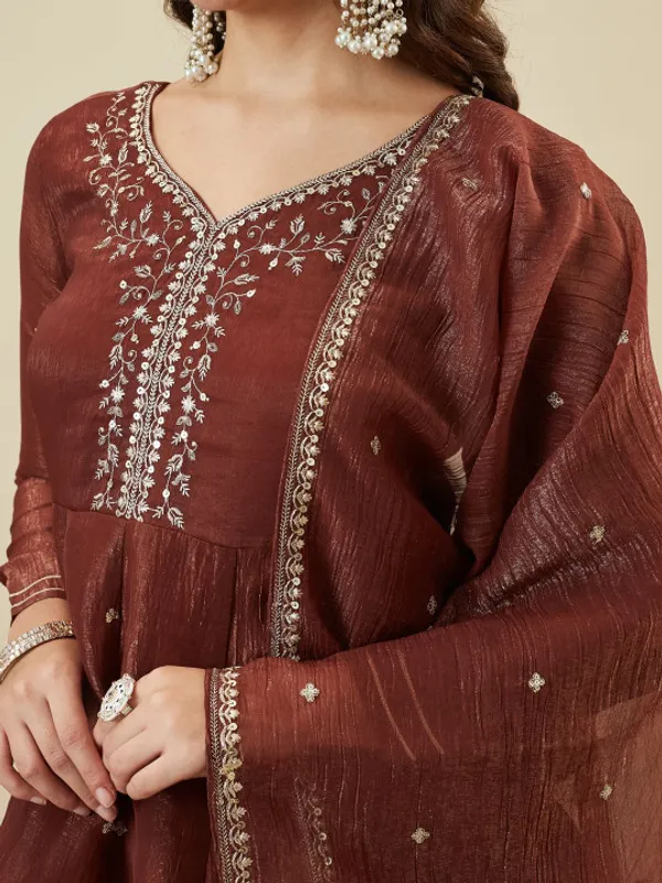 Women_Ethnic_Motifs_Embroidered_Empire_Thread_Work_Kurta_With_Sharara_With_Dupatta