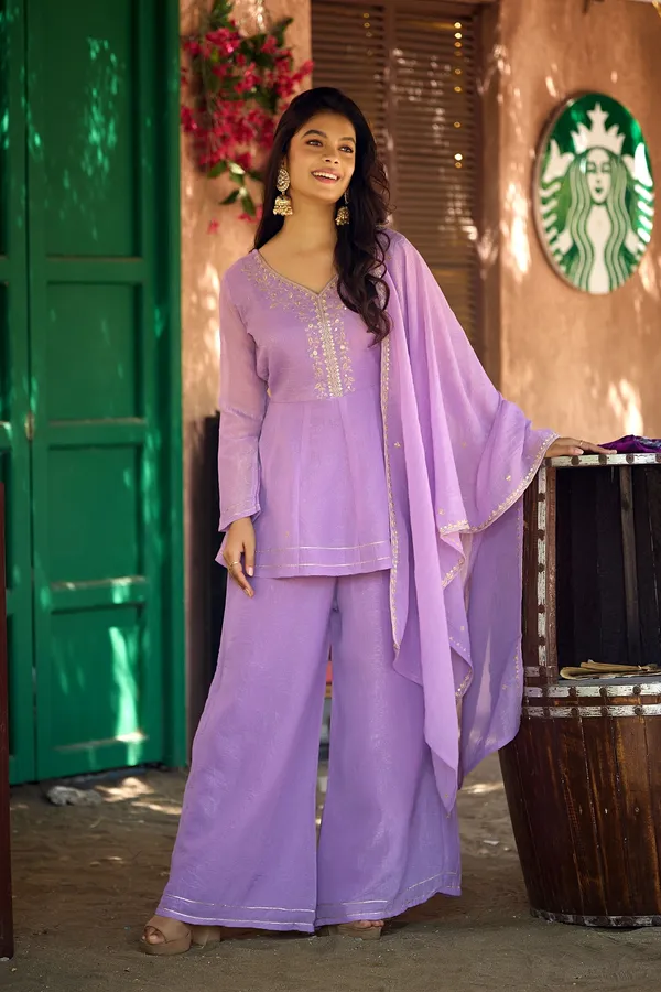 Women_Ethnic_Motifs_Embroidered_Empire_Thread_Work_Kurta_With_Sharara_With_Dupatta