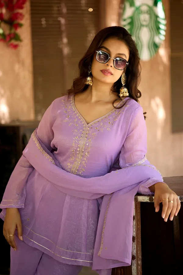 Women_Ethnic_Motifs_Embroidered_Empire_Thread_Work_Kurta_With_Sharara_With_Dupatta