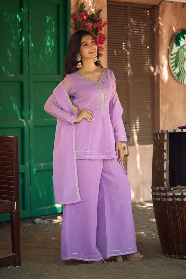 Women_Ethnic_Motifs_Embroidered_Empire_Thread_Work_Kurta_With_Sharara_With_Dupatta