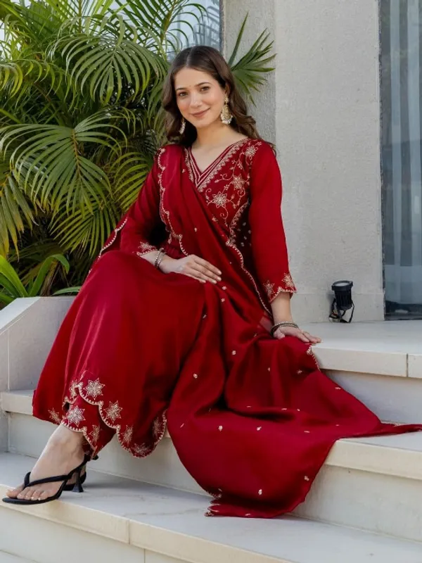 Women_Ethnic_Motifs_Embroidered_Empire_Thread_Work_Kurta_With_Trousers_Dupatta