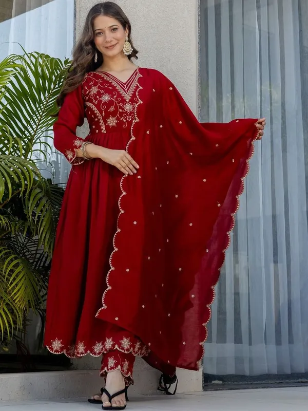 Women_Ethnic_Motifs_Embroidered_Empire_Thread_Work_Kurta_With_Trousers_Dupatta