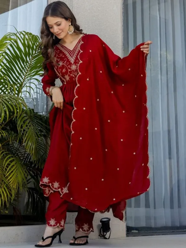 Women_Ethnic_Motifs_Embroidered_Empire_Thread_Work_Kurta_With_Trousers_Dupatta