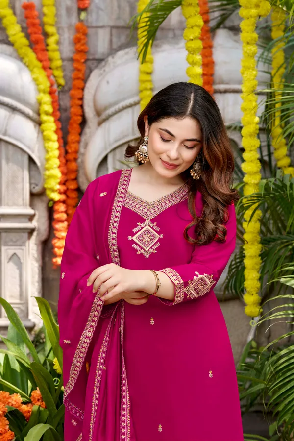 Pink_Silk_Blend_Regular_Embroidered_Kurta_Set_For_Women