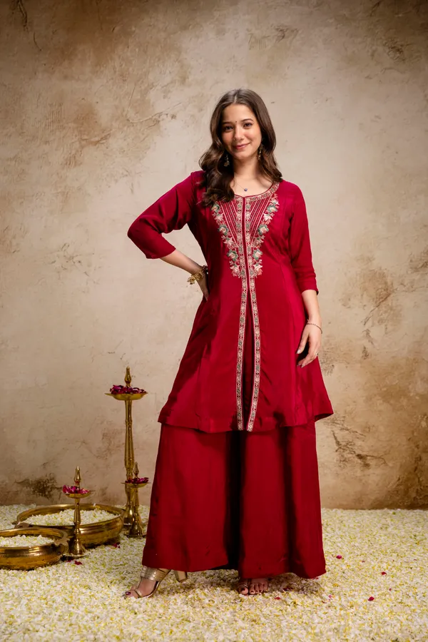 EMBROIDERED_MUL_CHANDERI_KURTI_Dupatta_WHIT_PALAZZO