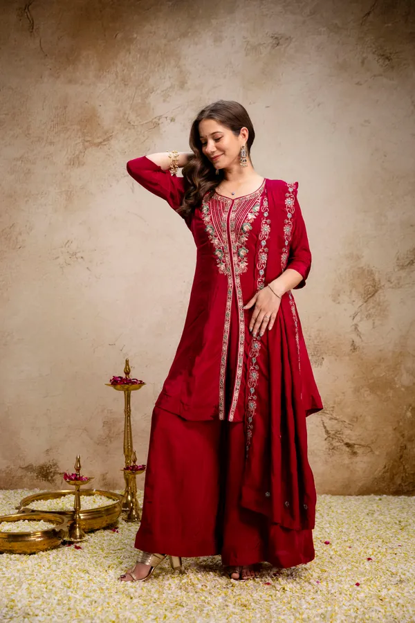 EMBROIDERED_MUL_CHANDERI_KURTI_Dupatta_WHIT_PALAZZO