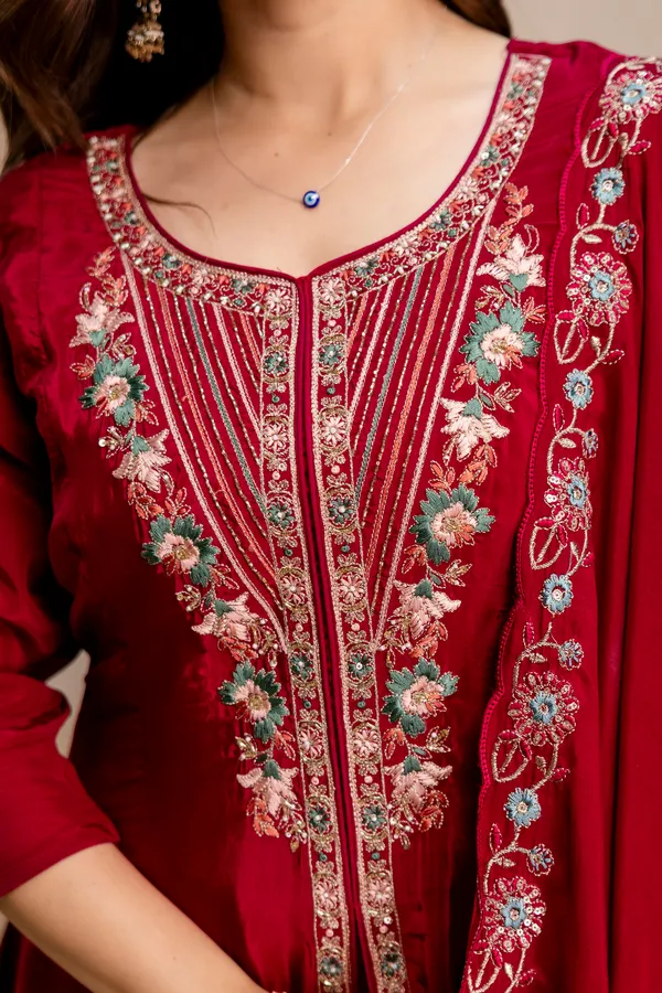 EMBROIDERED_MUL_CHANDERI_KURTI_Dupatta_WHIT_PALAZZO