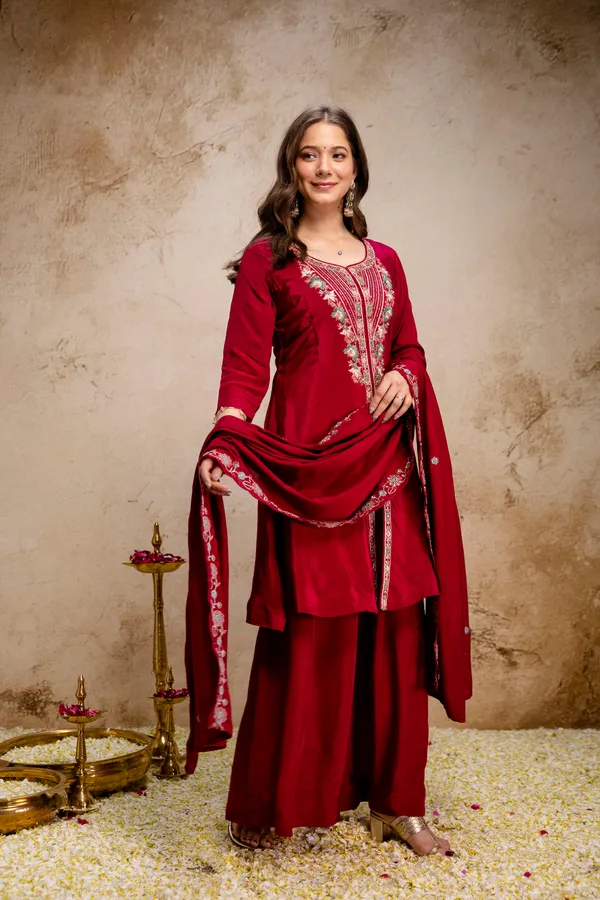 EMBROIDERED_MUL_CHANDERI_KURTI_Dupatta_WHIT_PALAZZO