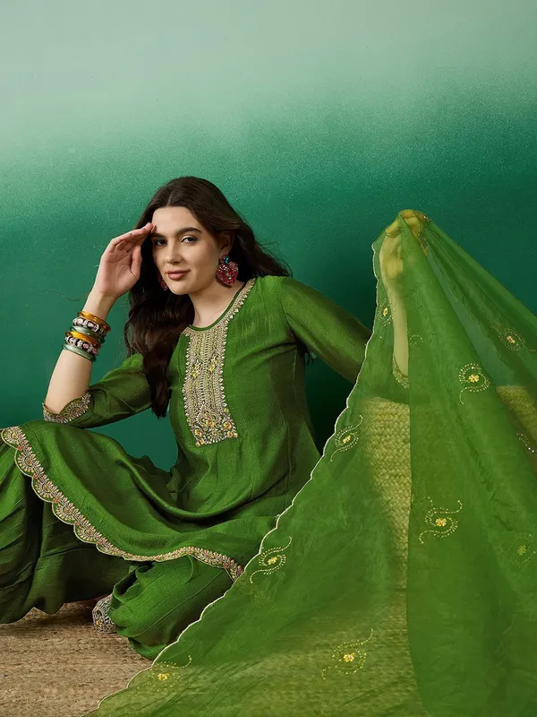 Green_Polyester_Cotton_A_Line_Embroidered_Kurta_Set_For_Women