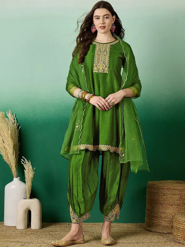 Green_Polyester_Cotton_A_Line_Embroidered_Kurta_Set_For_Women