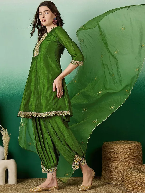 Green_Polyester_Cotton_A_Line_Embroidered_Kurta_Set_For_Women
