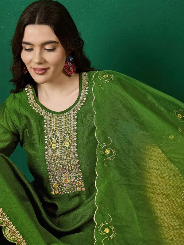 Green_Polyester_Cotton_A_Line_Embroidered_Kurta_Set_For_Women