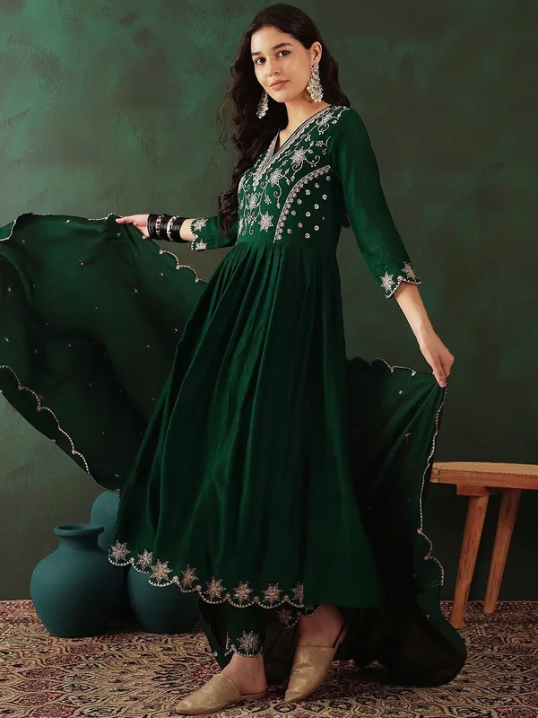 Green_Cotton_Anarkali_Floral_Embroidered_Kurta_Set_For_Women