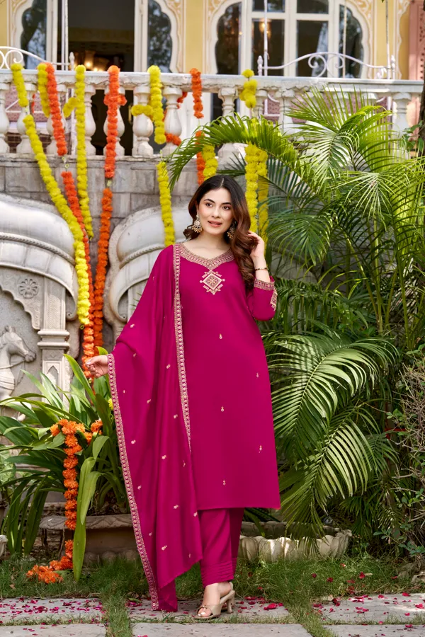 Pink_Silk_Blend_Regular_Embroidered_Kurta_Set_For_Women