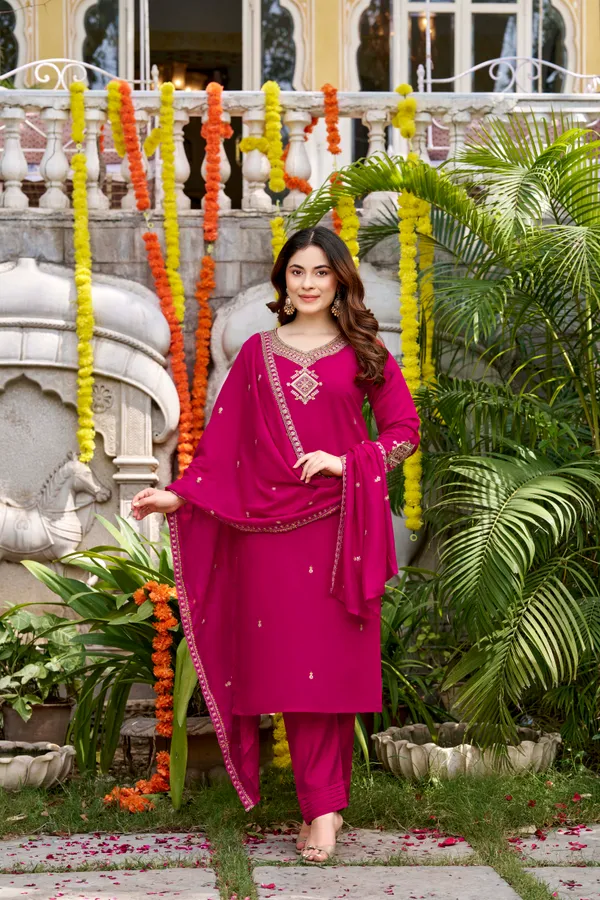 Pink_Silk_Blend_Regular_Embroidered_Kurta_Set_For_Women