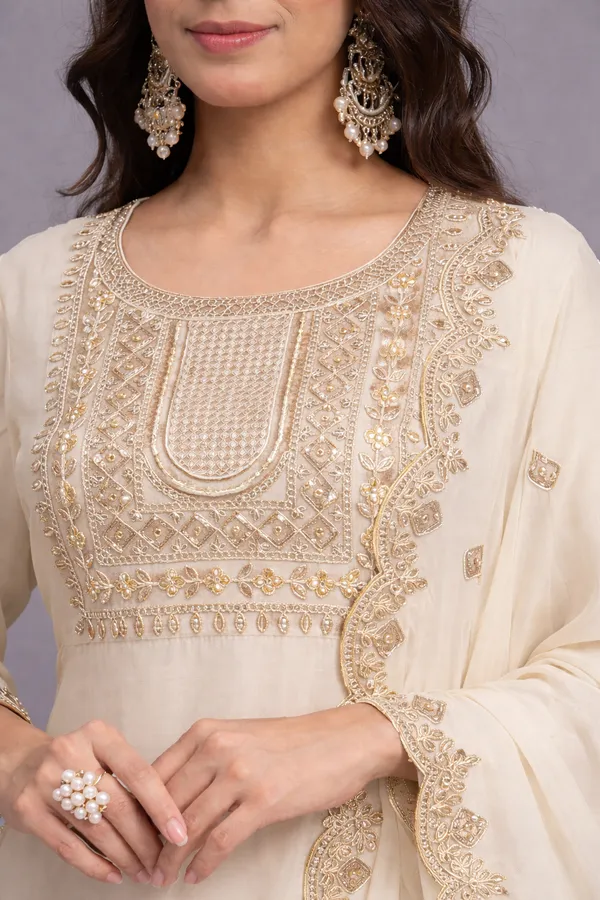 Women_Embroidered_Regular_Thread_Work_Kurta_with_Dhoti_Pants_&_With_Dupatta