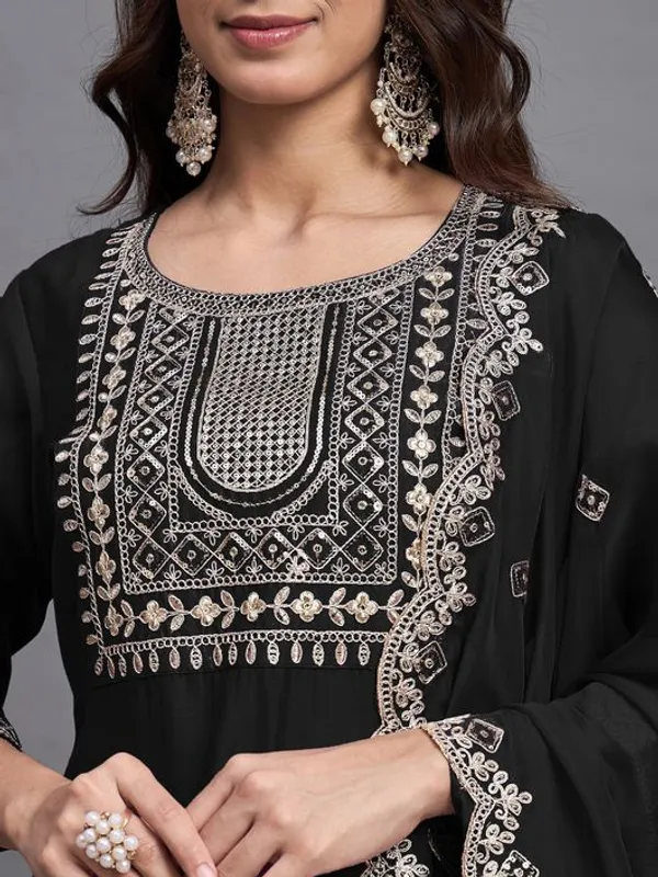 Women_Embroidered_Regular_Thread_Work_Kurta_with_Dhoti_Pants_&_With_Dupatta