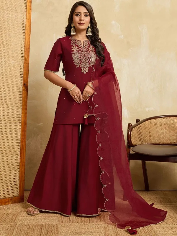 Women_Ethnic_Motifs_Embroidered_Kurta_&_Palazzo_With_Scalloped_Dupatta