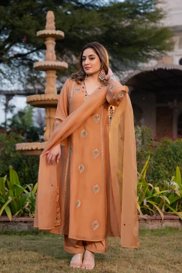 Women_Ethnic_Motifs_Embroidered_Regular_Thread_Work_Chanderi_Silk_Kurta_with_Trousers_&_With