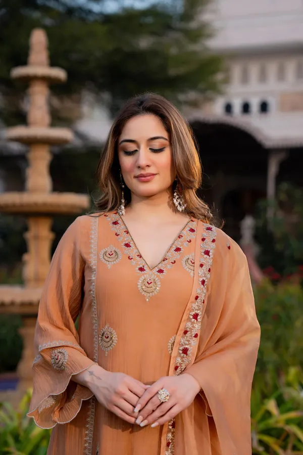 Women_Ethnic_Motifs_Embroidered_Regular_Thread_Work_Chanderi_Silk_Kurta_with_Trousers_&_With