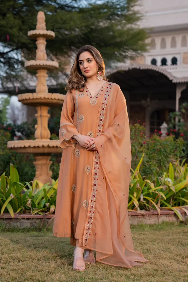 Women_Ethnic_Motifs_Embroidered_Regular_Thread_Work_Chanderi_Silk_Kurta_with_Trousers_&_With