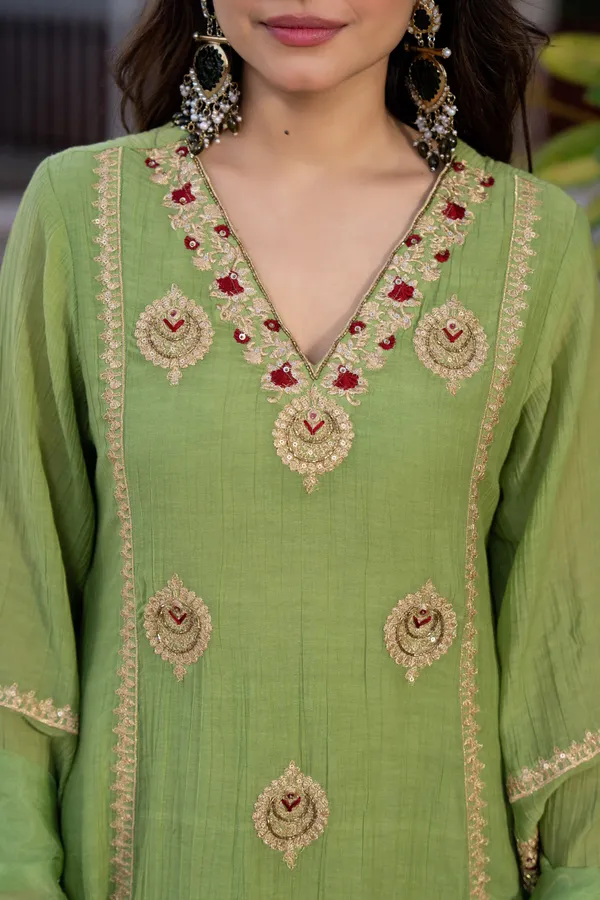 Women_Ethnic_Motifs_Embroidered_Regular_Thread_Work_Chanderi_Silk_Kurta_with_Trousers_&_With