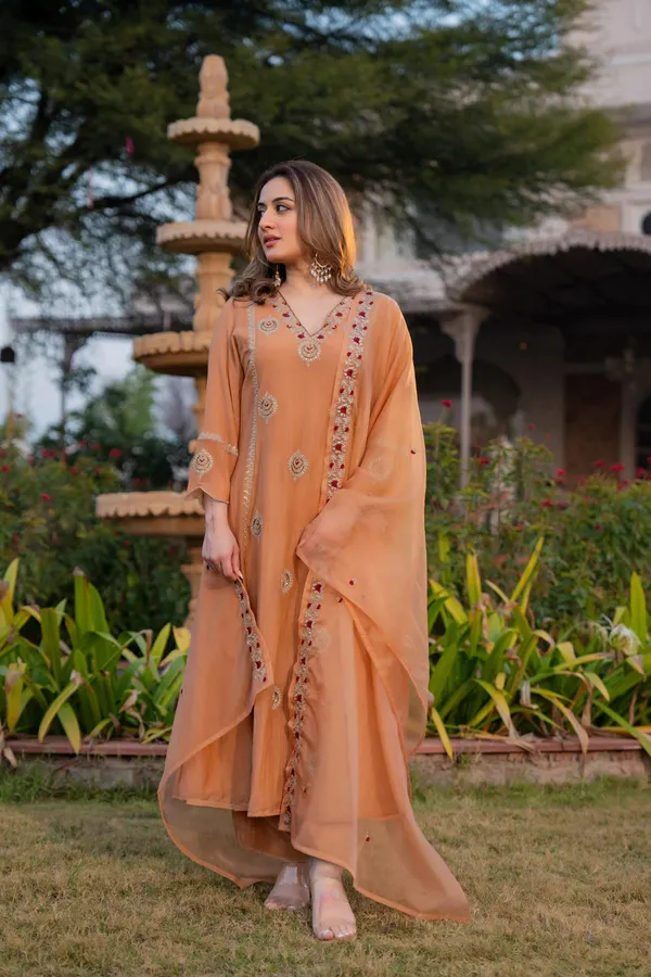Women_Ethnic_Motifs_Embroidered_Regular_Thread_Work_Chanderi_Silk_Kurta_with_Trousers_&_With